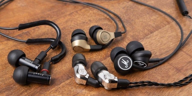 IEMs vs Earbuds [Know The Difference] - Earbuds Zone